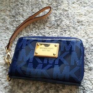 Michael Kors Small Zip Around Wallet Wrislet